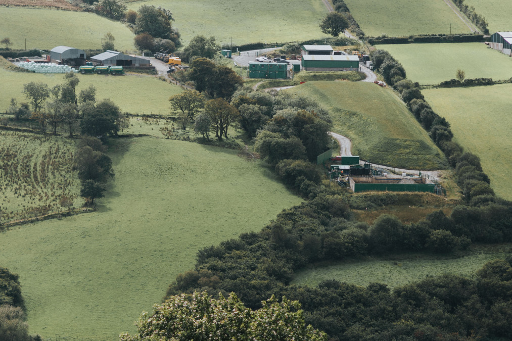 Dry stack tailings facility