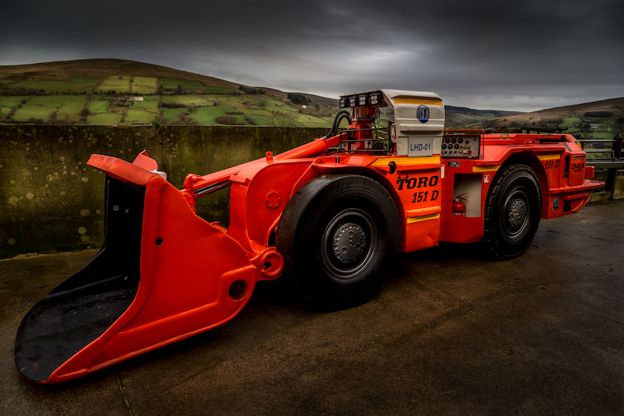 How does a mine work?